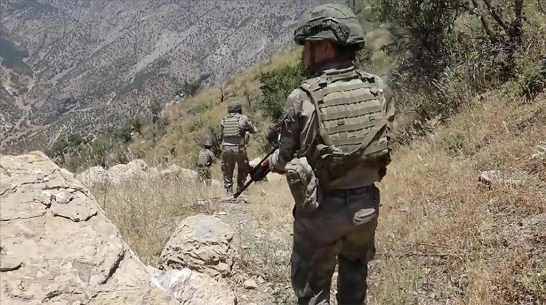 Irak'ın kuzeyindeki barınma alanlarından kaçan 2 PKK'lı teslim  oldu
